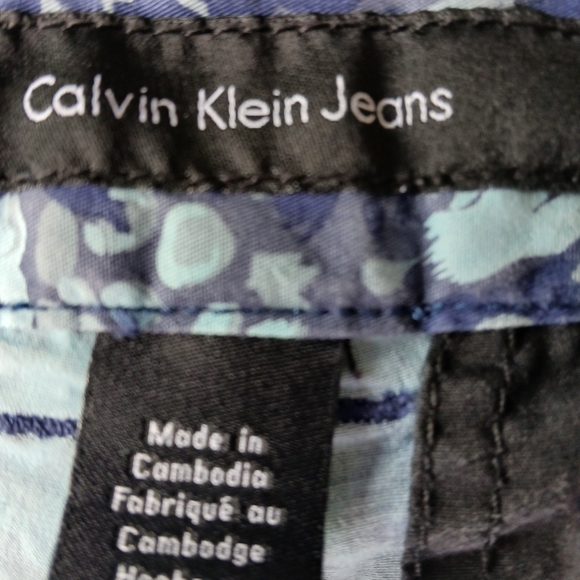 Calvin‎ Klein Jeans Blue and White Bermuda Shorts Sz 10 - Picture 2 of 9